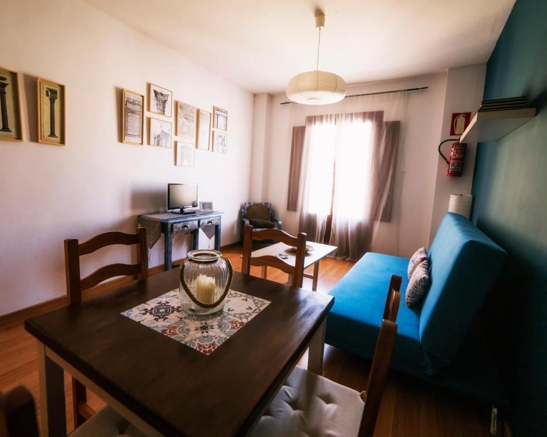 Apartamentos Turisticos Architettura Ubeda Екстериор снимка