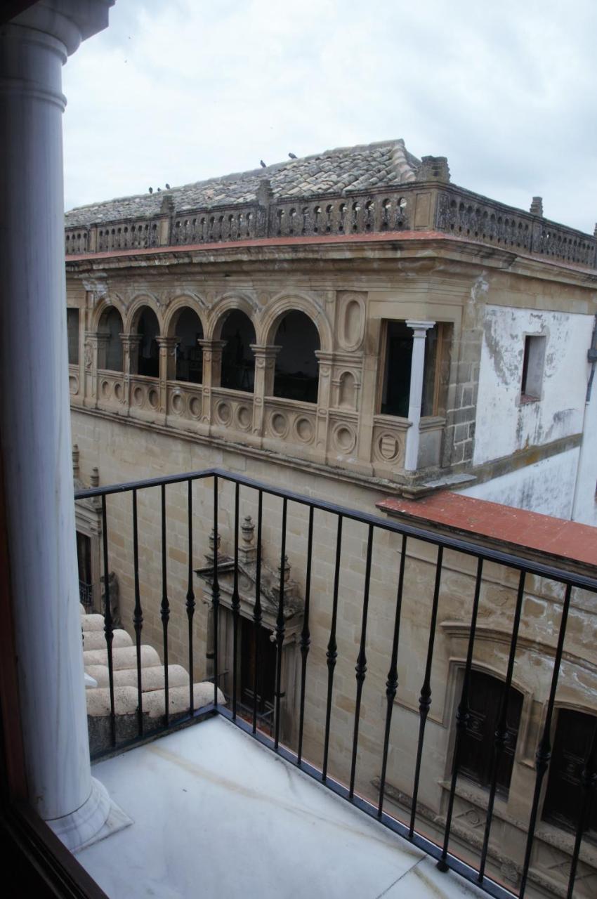 Apartamentos Turisticos Architettura Ubeda Екстериор снимка