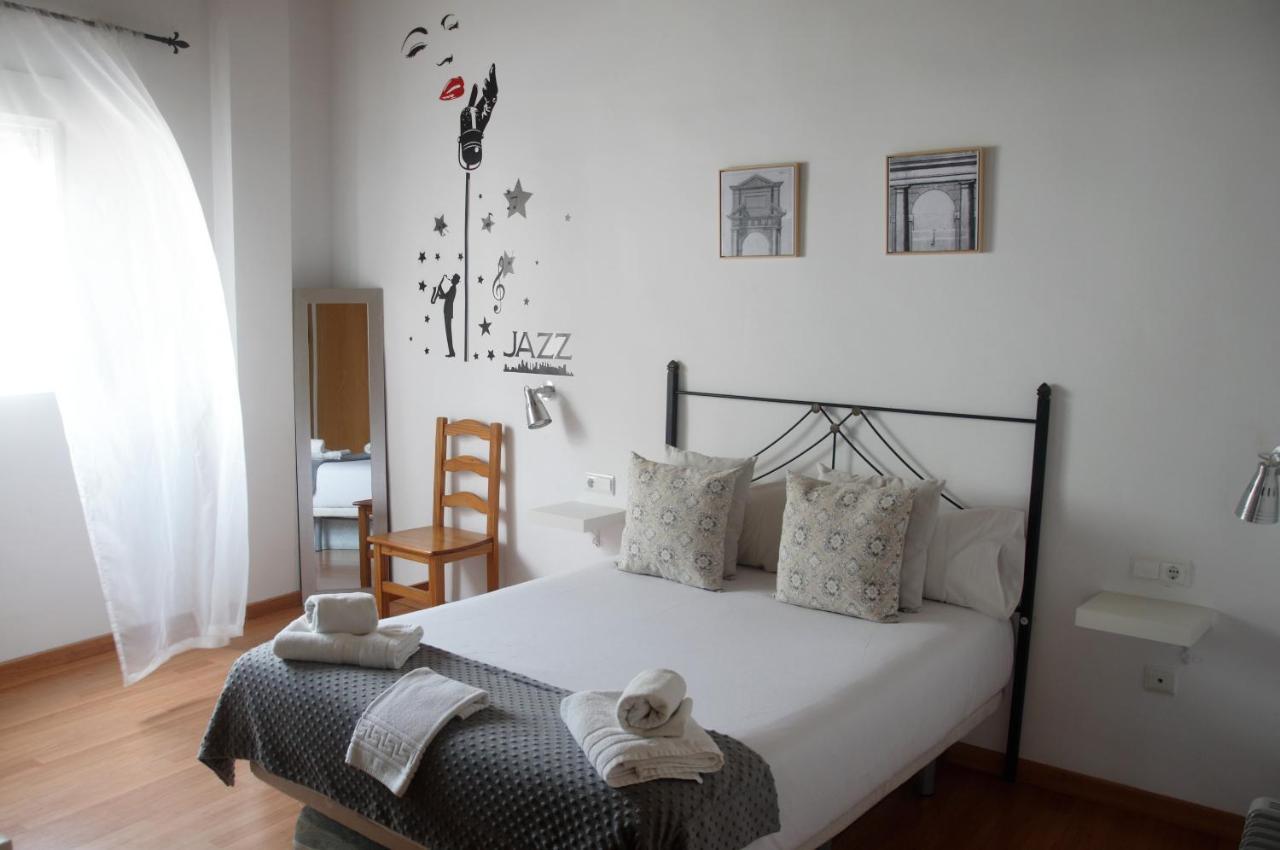 Apartamentos Turisticos Architettura Ubeda Екстериор снимка