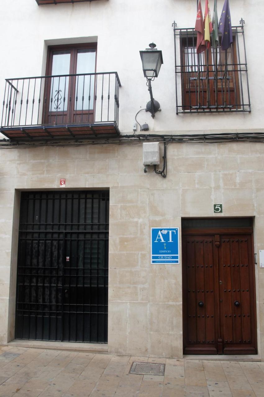 Apartamentos Turisticos Architettura Ubeda Екстериор снимка